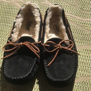UGG MOCCASINS BLACK